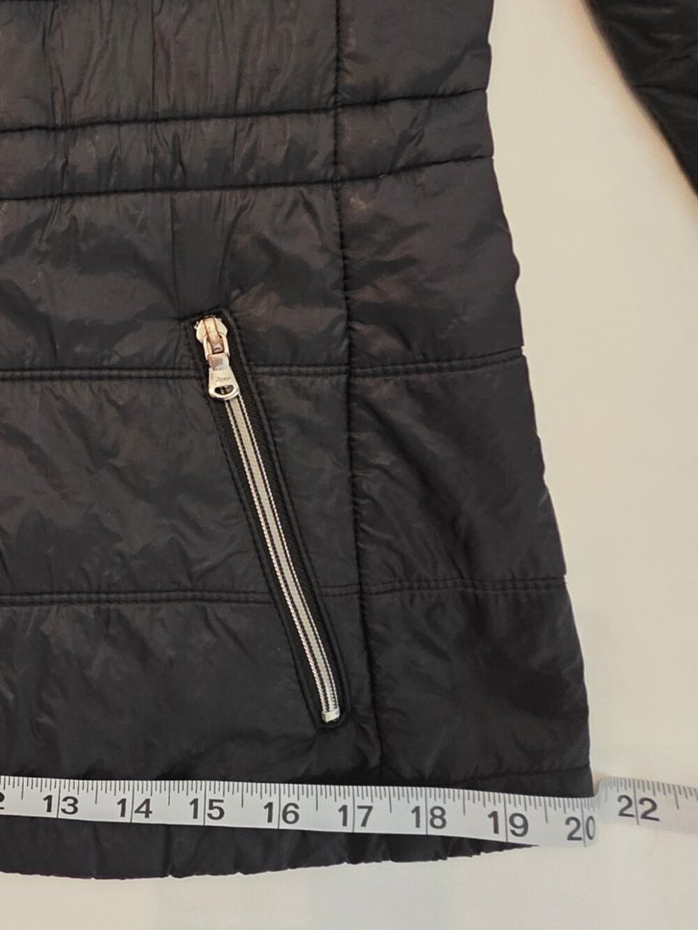 Guess Packable Quilted Lightweight Puffer Jacket — Size S / CH / P - Picture 8 of 14